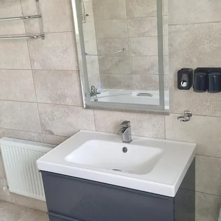 Private 3 Bedroom House In Town Σπίτι διακοπών *