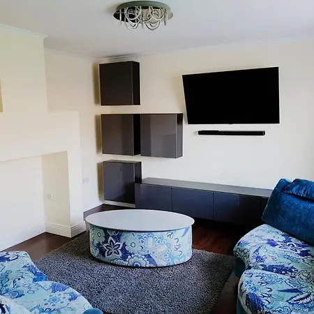Private 3 Bedroom House In Town Holiday home